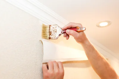 Pose de papier peint à Escoulis — revêtements muraux et toiles de verre